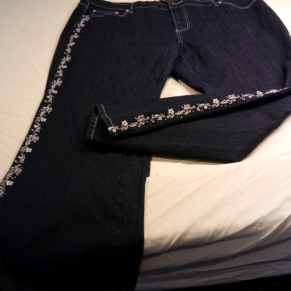 EUC Roz & Ali Blue Jeans Size 24
